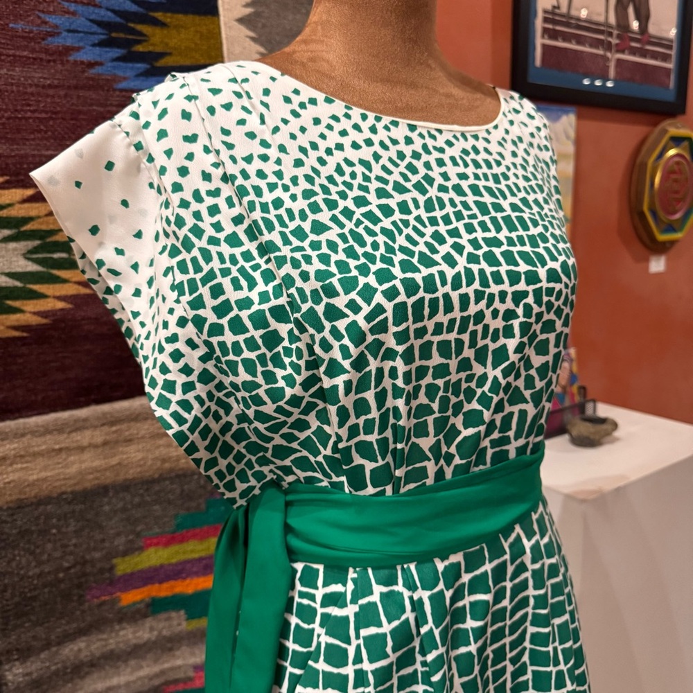 Chic Green Patterned Mini Dress - image 2